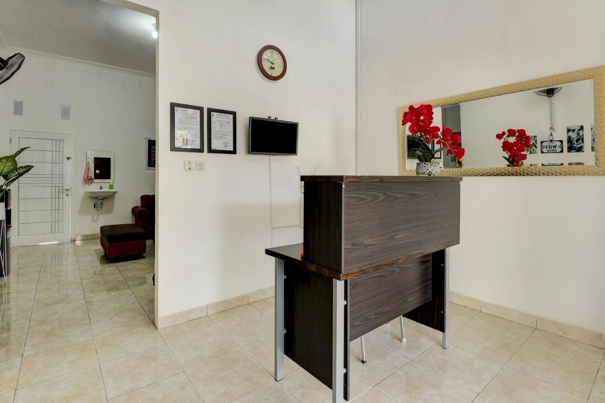 Oyo Life 3415 Penginapan Wimane Palembang Exterior photo