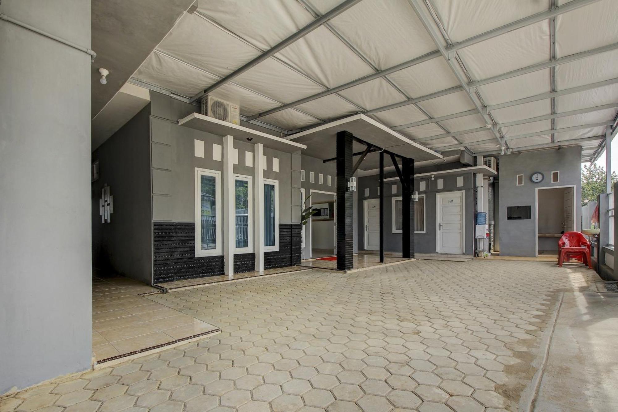 Oyo Life 3415 Penginapan Wimane Palembang Exterior photo