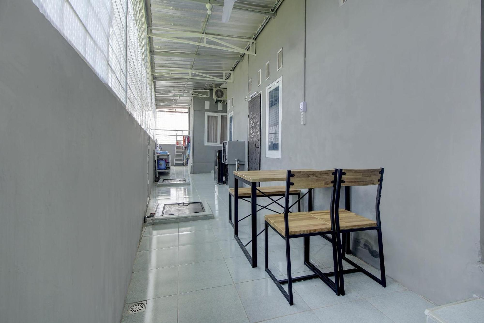Oyo Life 3415 Penginapan Wimane Palembang Exterior photo