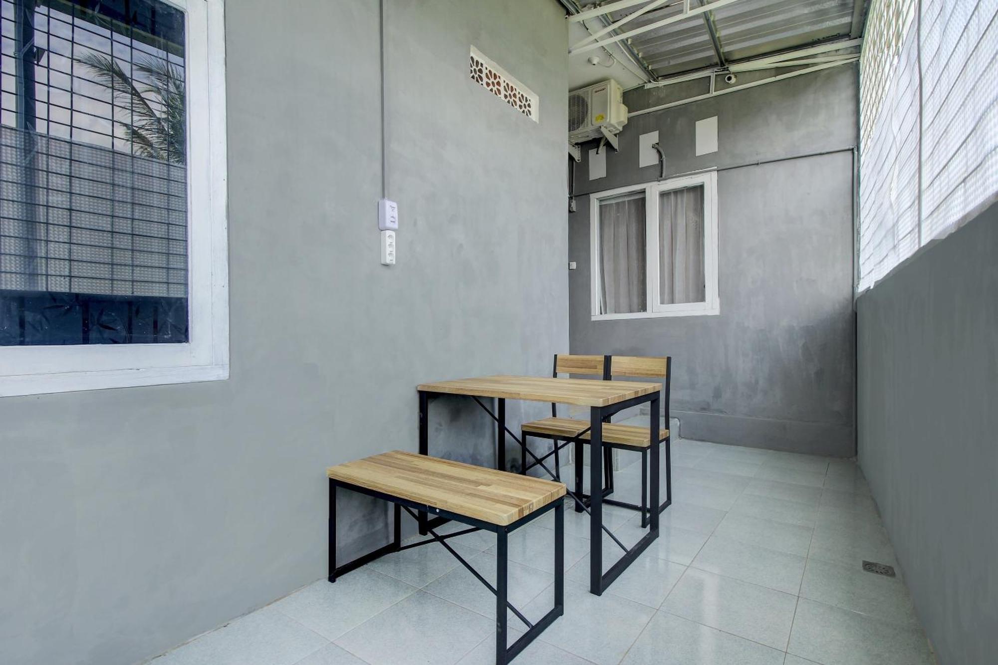 Oyo Life 3415 Penginapan Wimane Palembang Exterior photo