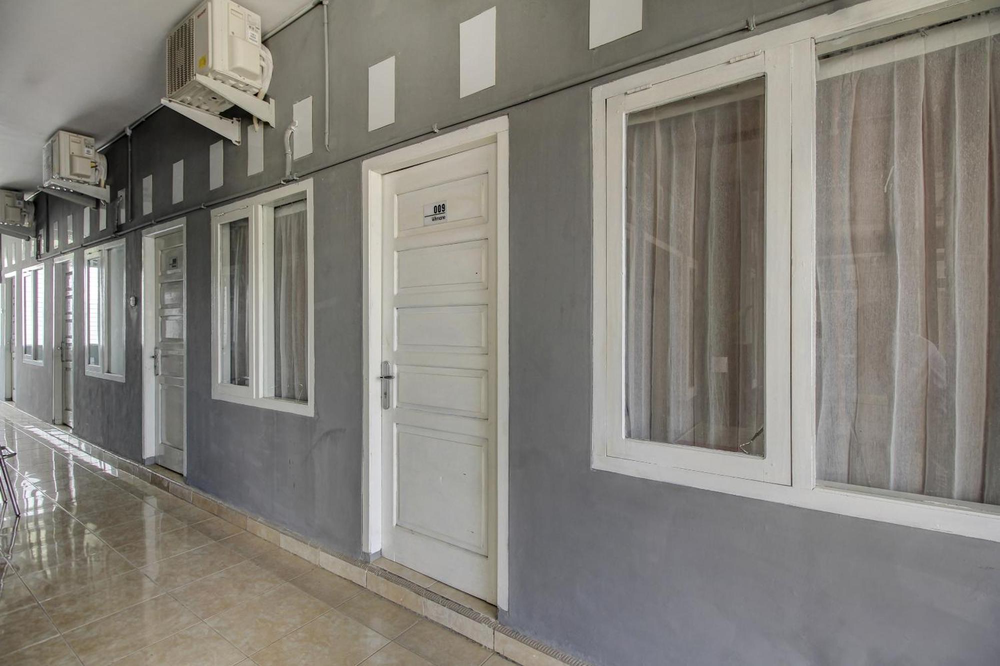 Oyo Life 3415 Penginapan Wimane Palembang Exterior photo